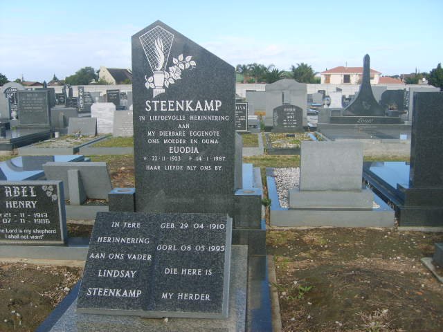 STEENKAMP Lindsay 1910-1995 &amp; Euodia 1923-1987