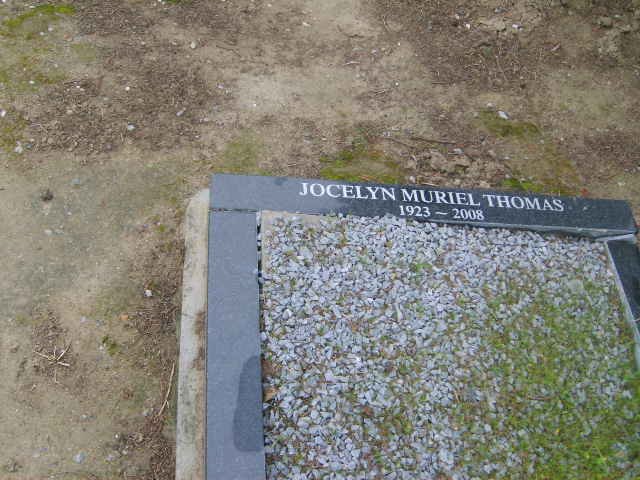 THOMAS Jocelyn Muriel 1923-2008