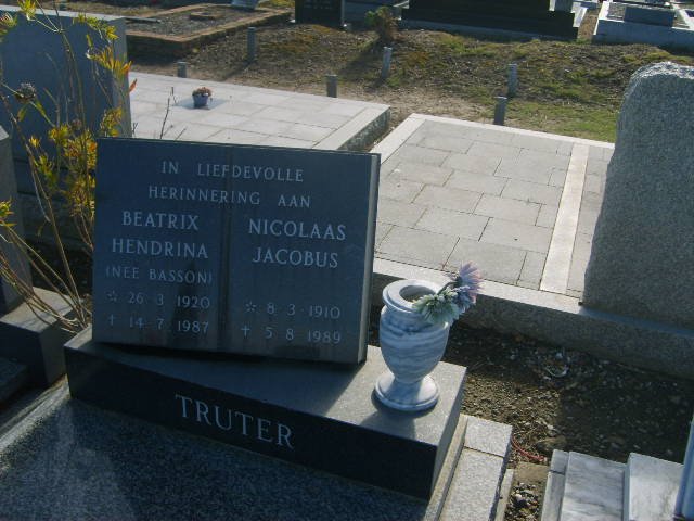 TRUTER Nicolaas Jacobus 1910-1989 &amp; Beatrix Hendrina BASSON 1920-1987