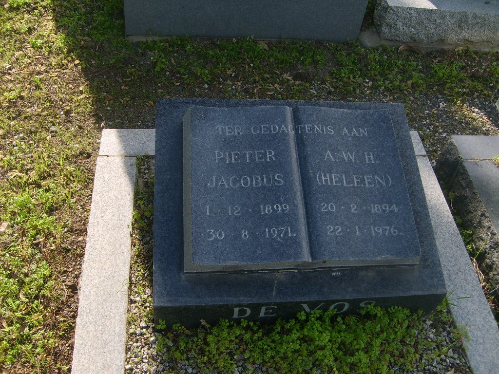 VOS Pieter Jacobus, de 1899-1971 &amp; A.W.H. 1894-1976