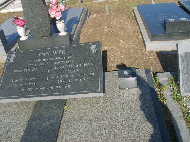 WYK Izak Van Zyl, van 1918-1988 &amp; Elizabeth Adriana RICHTER 1916-1988