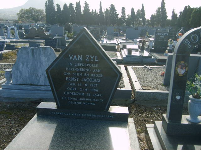 ZYL Ernst Jacobus, van 1957-1986