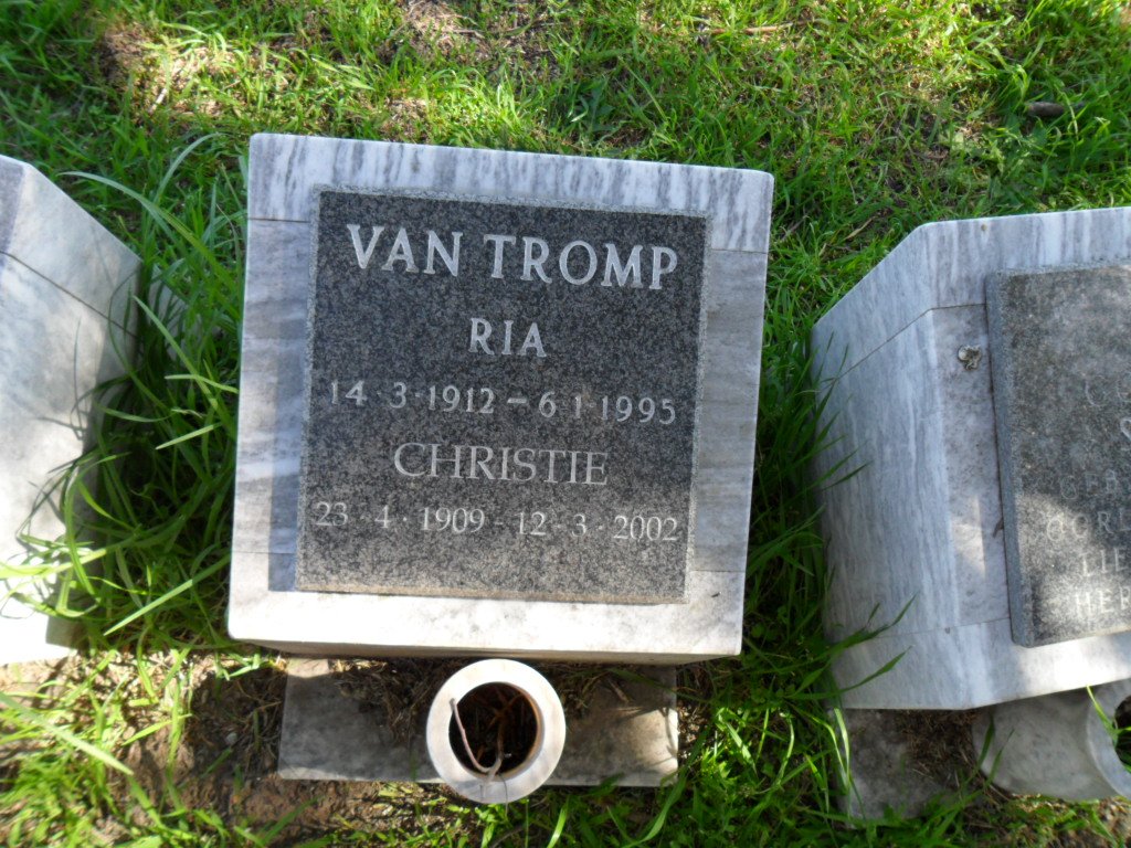 TROMP Christie, van 1909-2002 &amp; Ria 1912-1995