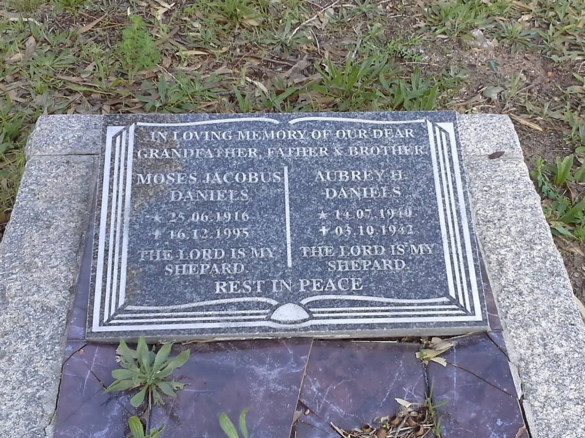 DANIELS Moses Jacobus 1916-1995 :: DANIELS  Aubrey H. 19??-1942