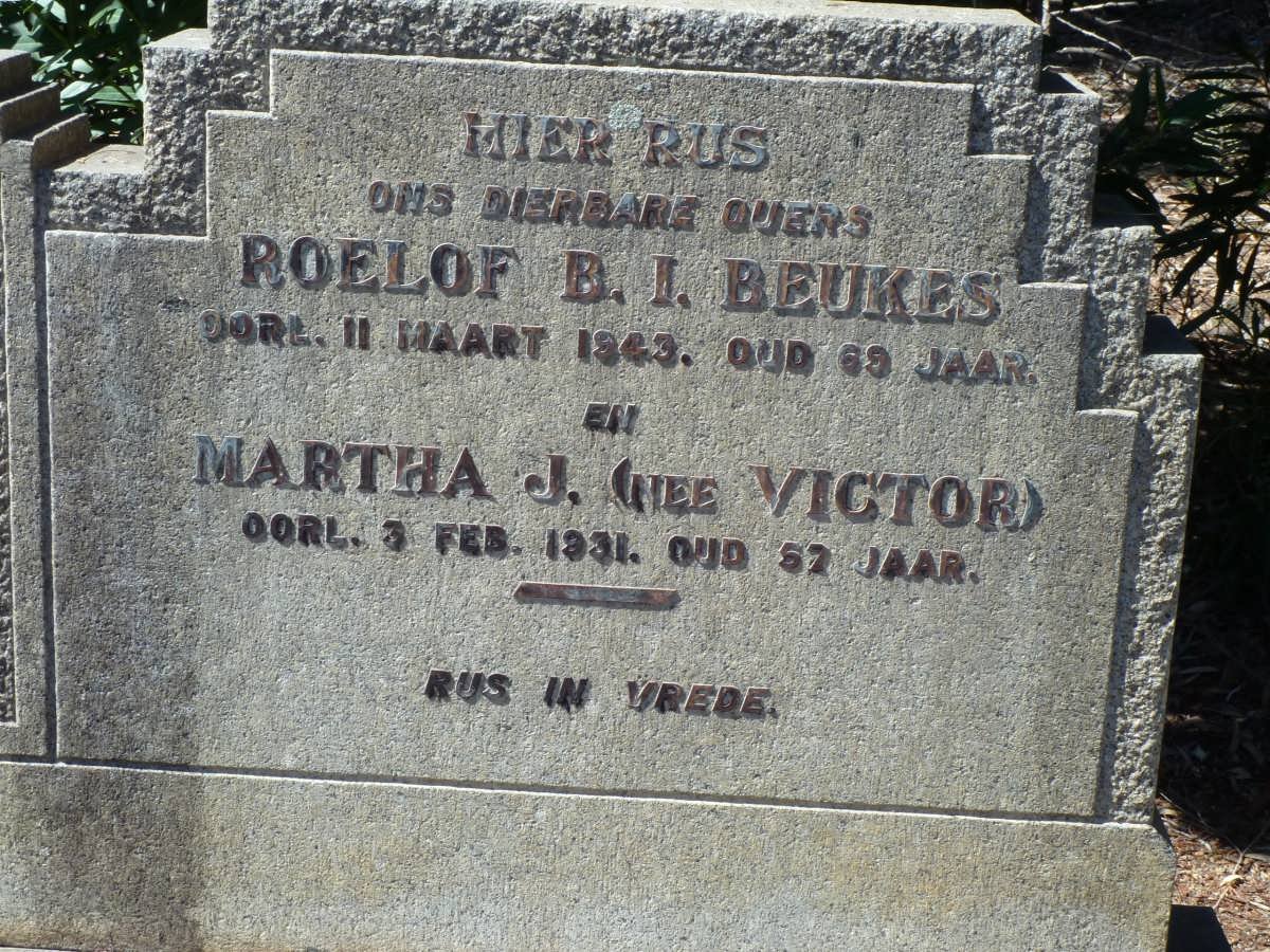 BEUKES Roelof B.I. -1943 &amp; Martha J. VICTOR -1931