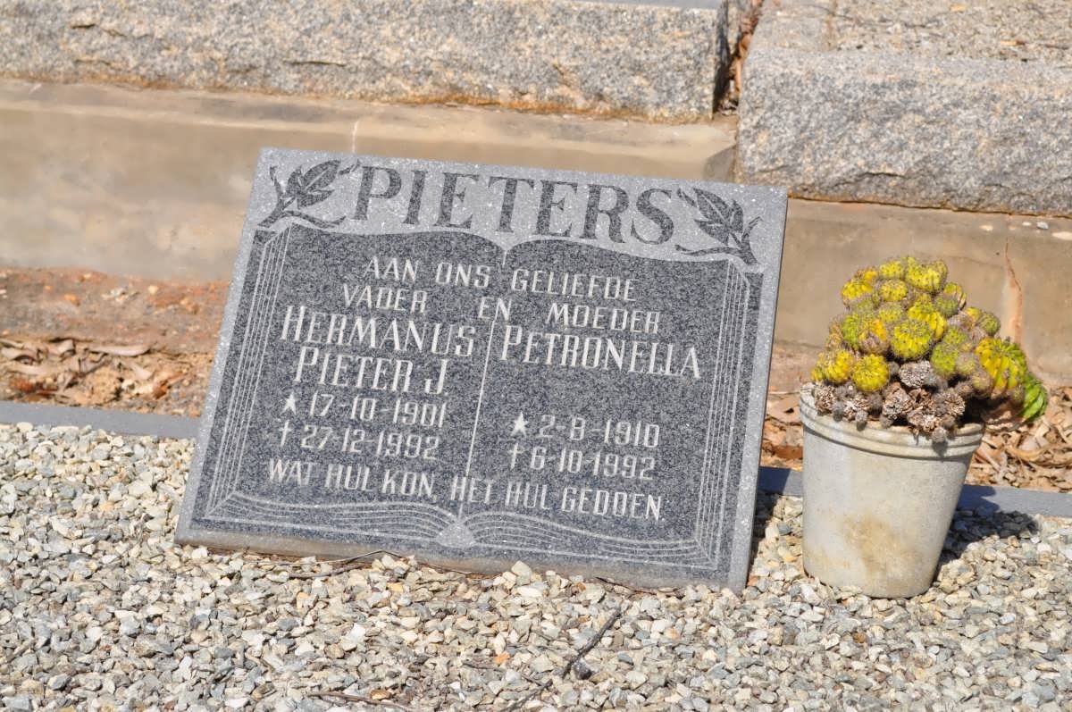 PIETERS Hermanus Pieter J. 1901-1992 &amp; Petronella 1910-1992
