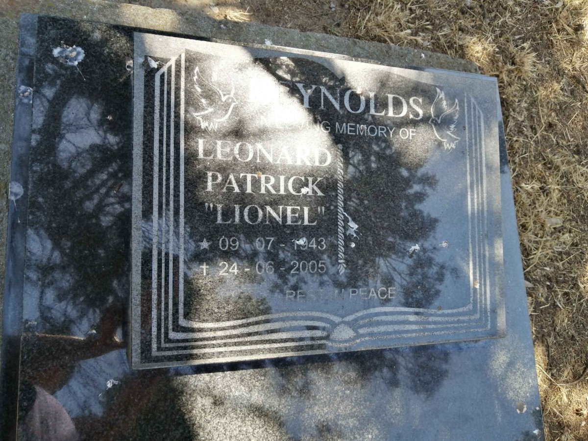 REYNOLDS Leonard Patrick 1943-2005