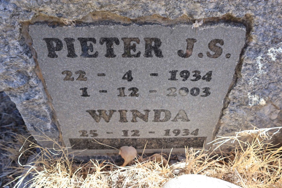 ROBERTS Pieter J.S. 1934-2003 & Winda 1934-_2