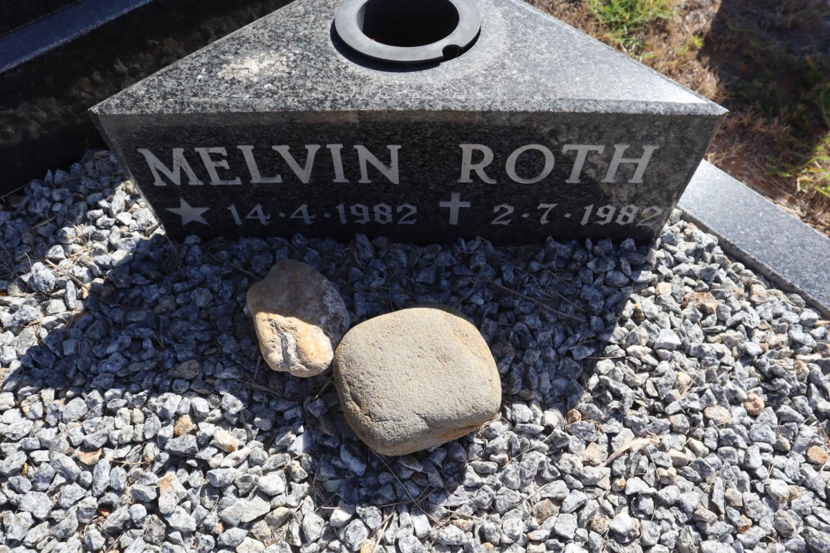 ROTH Ainsley 1926-2017 & Yvonne Louis 1930- :: ROTH Sidney Ronald 1956-2017 & Jacoba Hendrika 1958-2017 :: ROTH Melvin 1982-1982_2