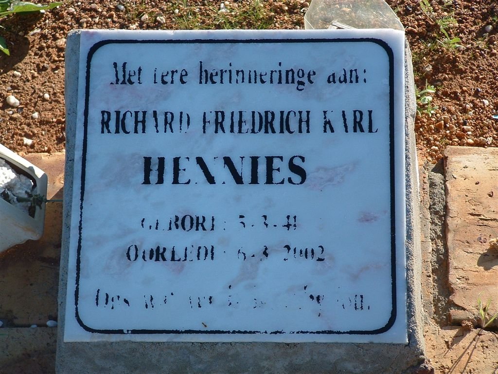 HENNIES Richard Friedrich Karl 1941-2002