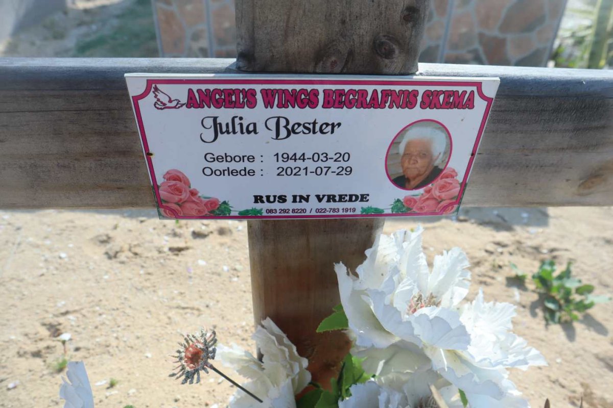 BESTER Julia 1944-2021