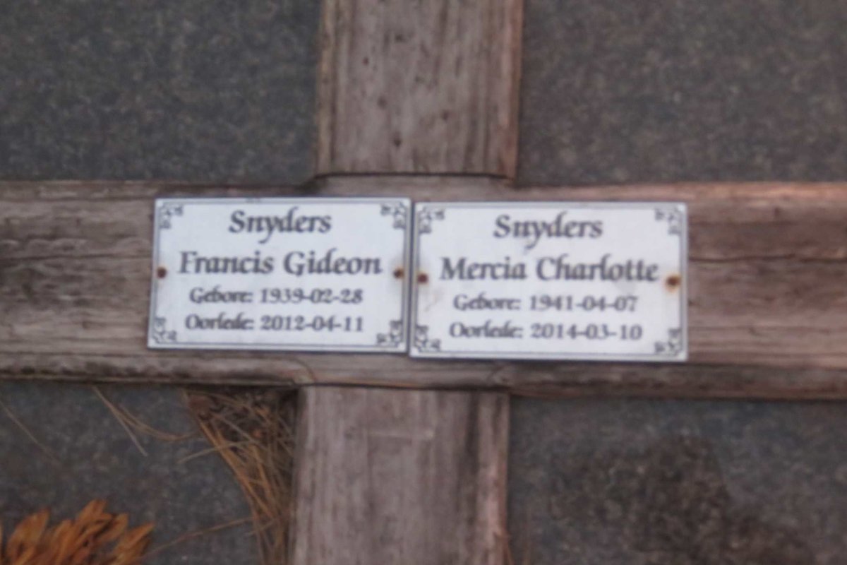 SNYDERS Francis Gideon 1939-2012 &amp; Maria Charlotte 1941-2014