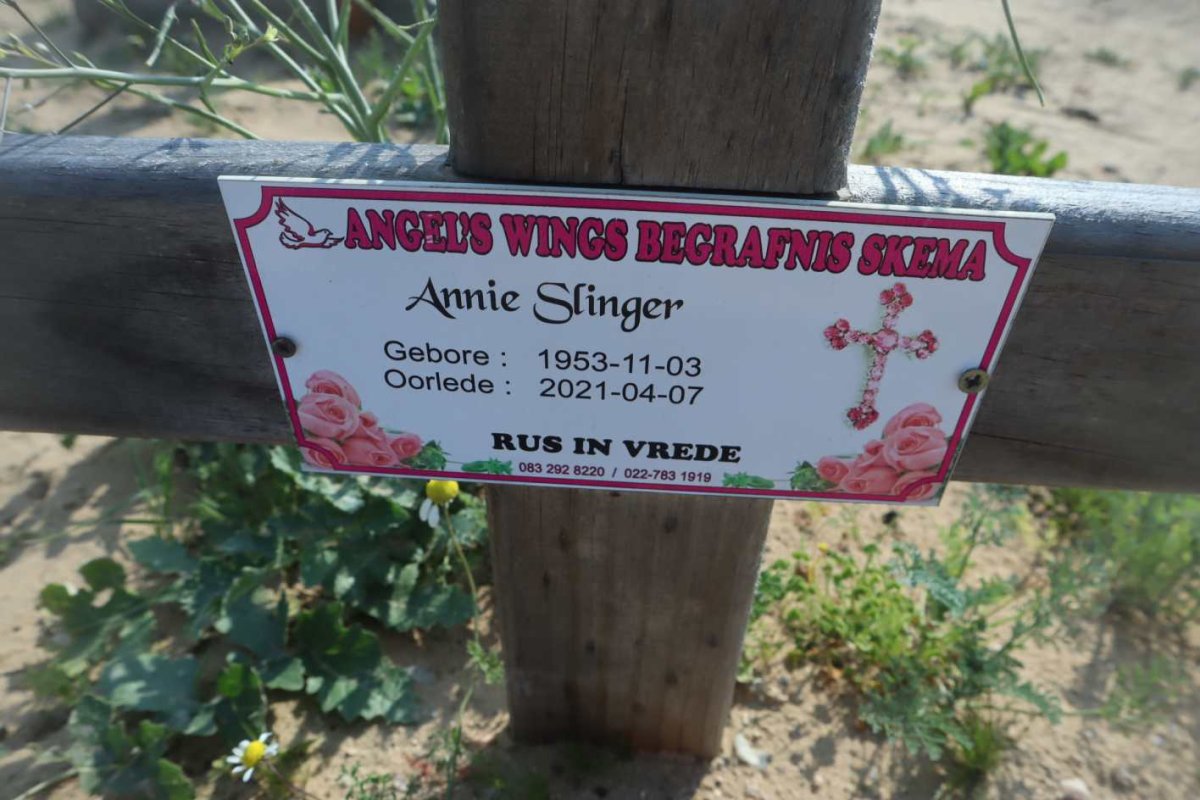 SLINGER Annie 1953-2021
