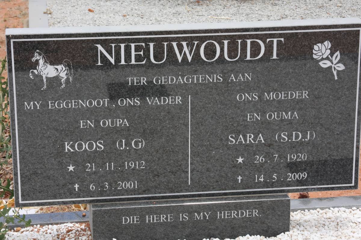 NIEUWOUDT J.G. 1912-2001 &amp; S.D.J. 1920-2009 