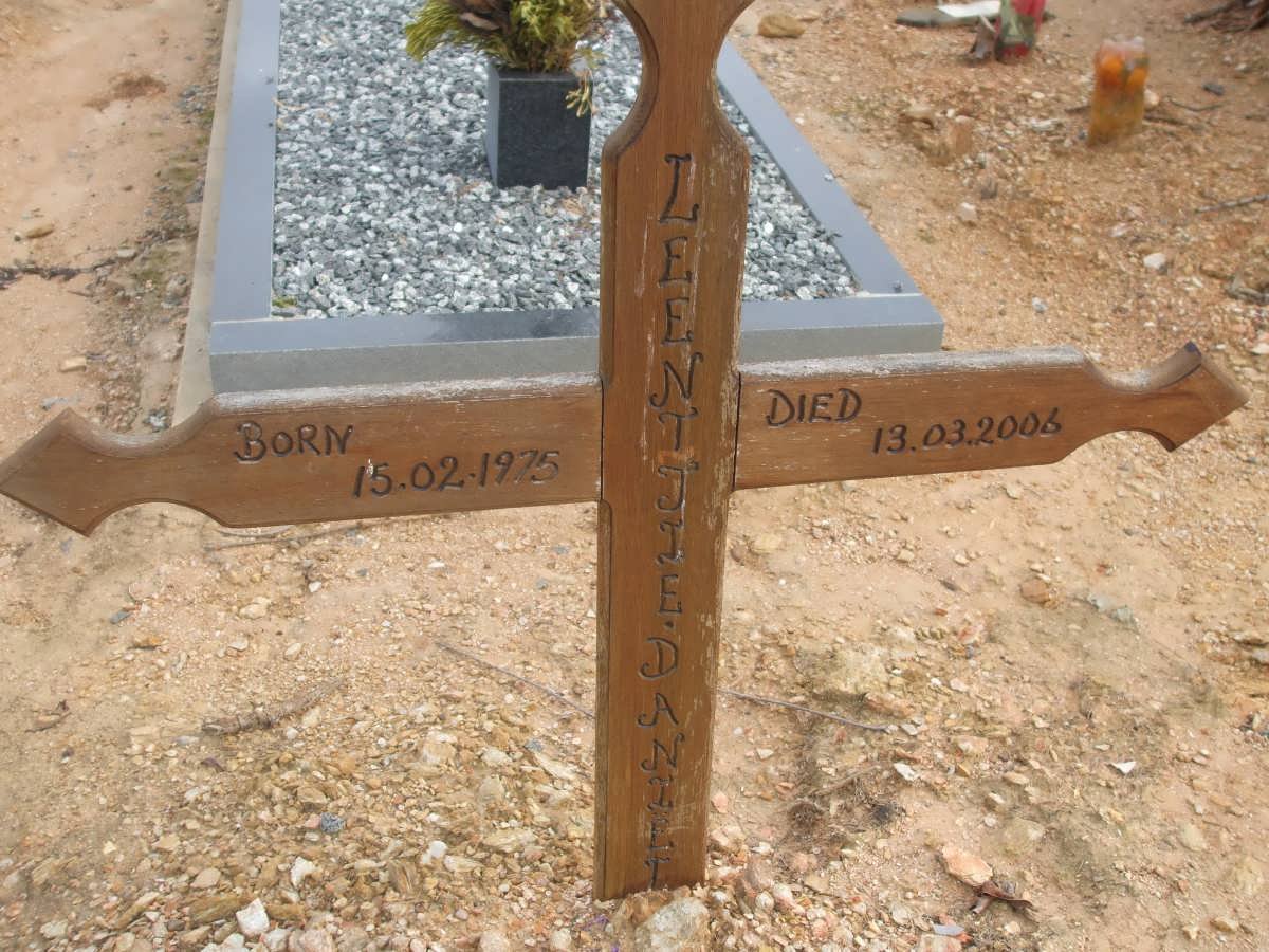 DANIEL Leentjie 1975-2006