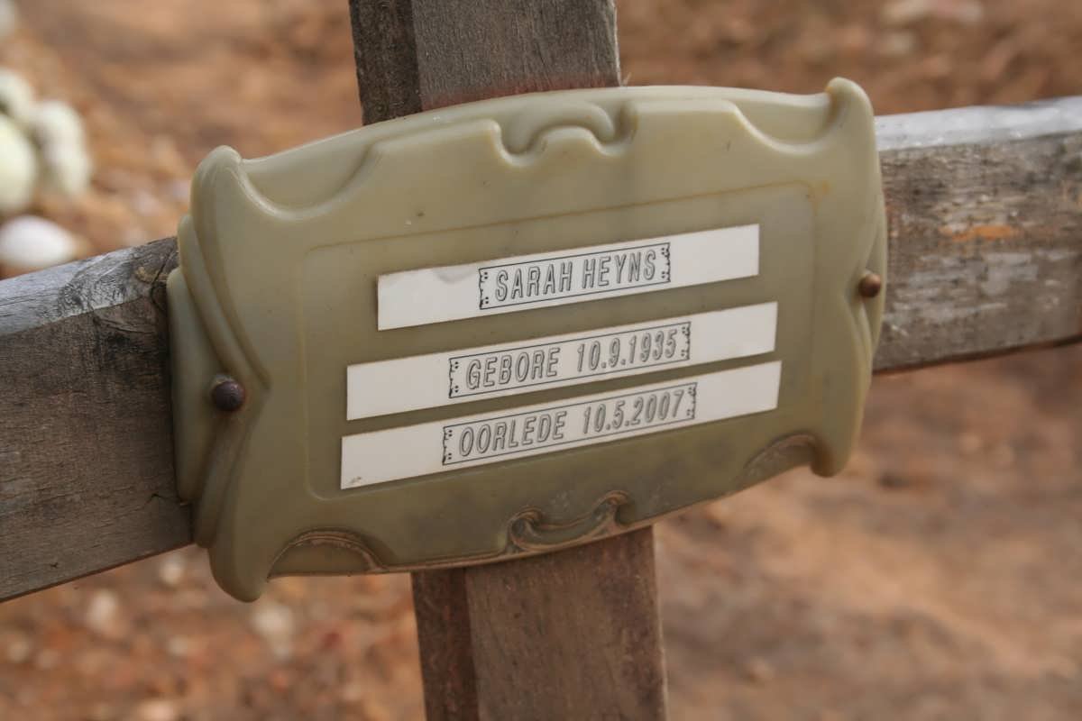 HEYNS Sarah 1935-2007