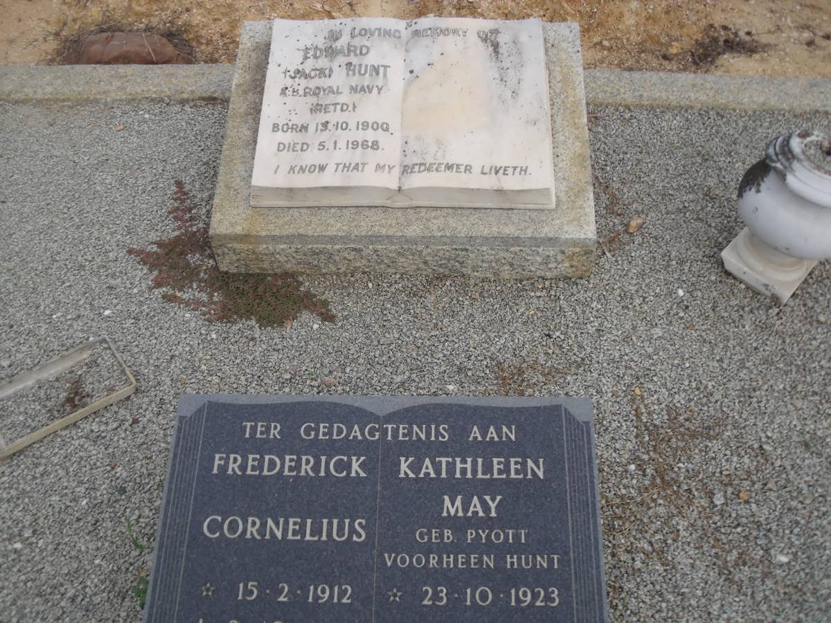 HUNT Edward 1900-1968 :: HUNT Frederick Cornelius 1912-1977 &amp; Kathleen May formerly HUNT nee PYOTT 1923-1989