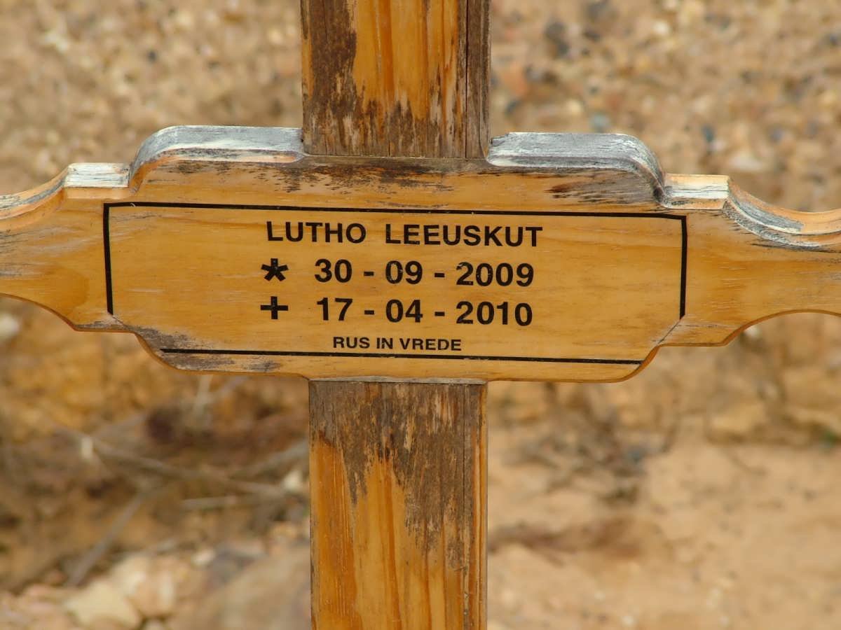 LEEUSKUT Lutho 2009-2010
