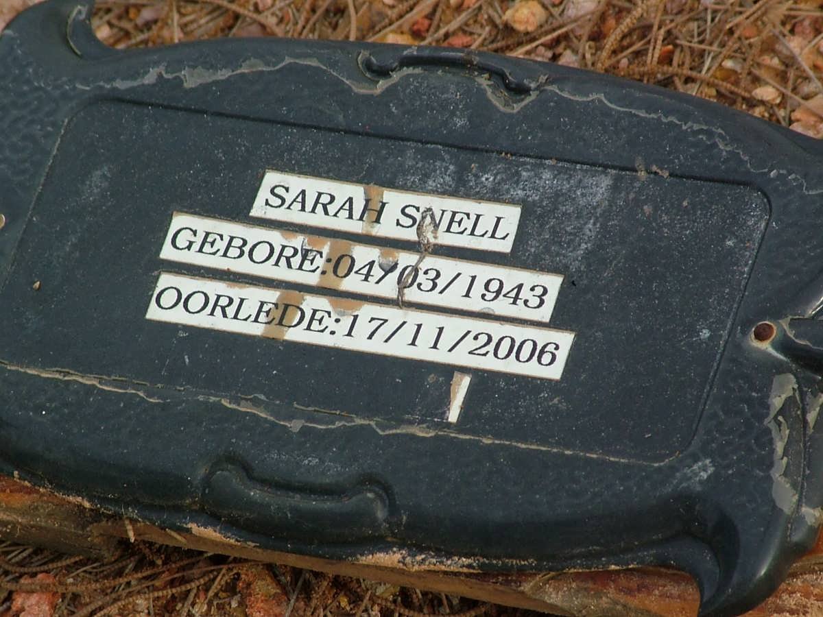 SNELL Sarah 1943-2006