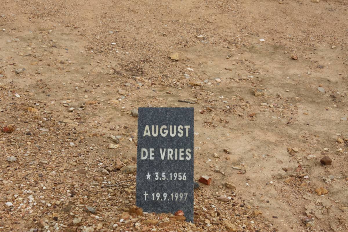 VRIES August, de 1956-1997
