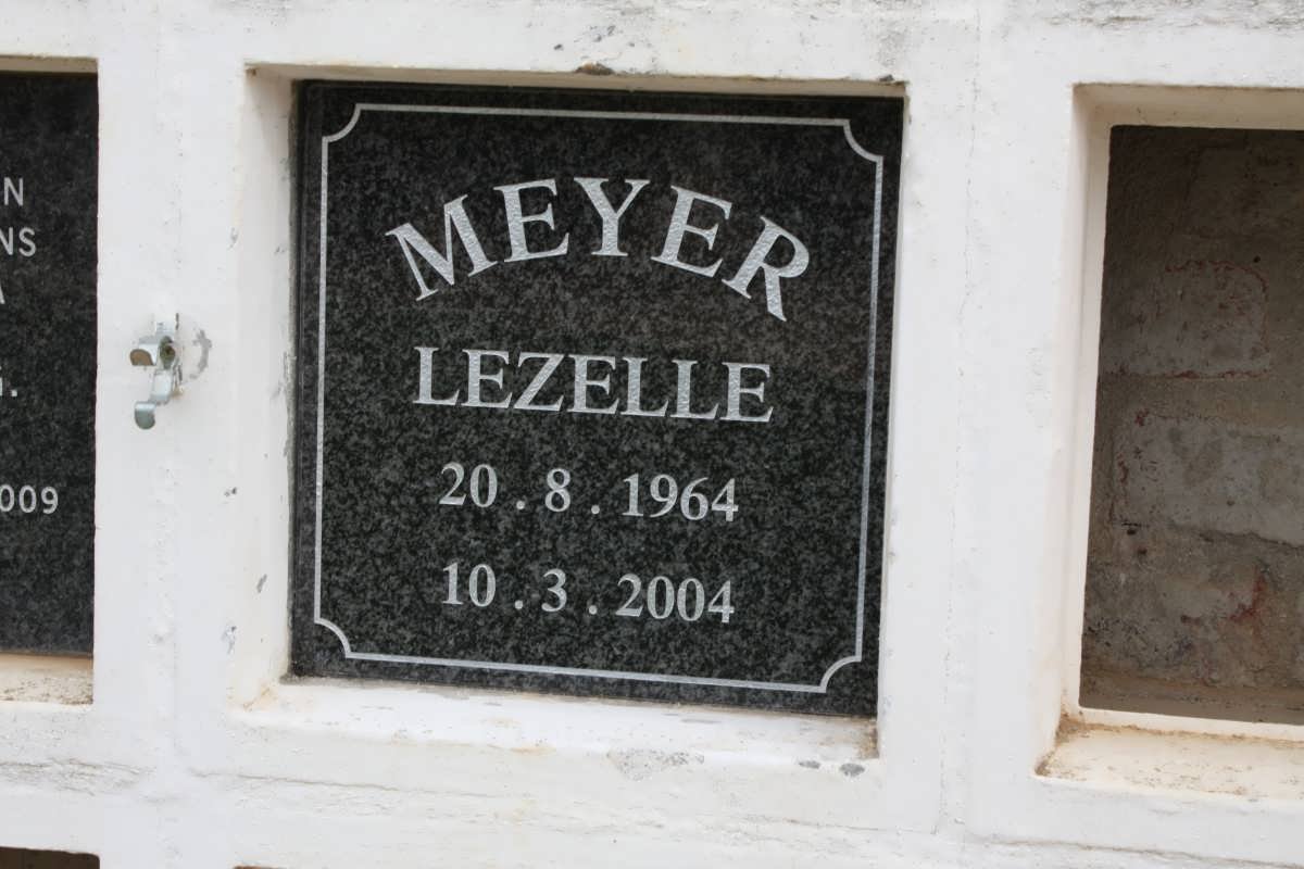 MEYER Lezelle 1964-2004