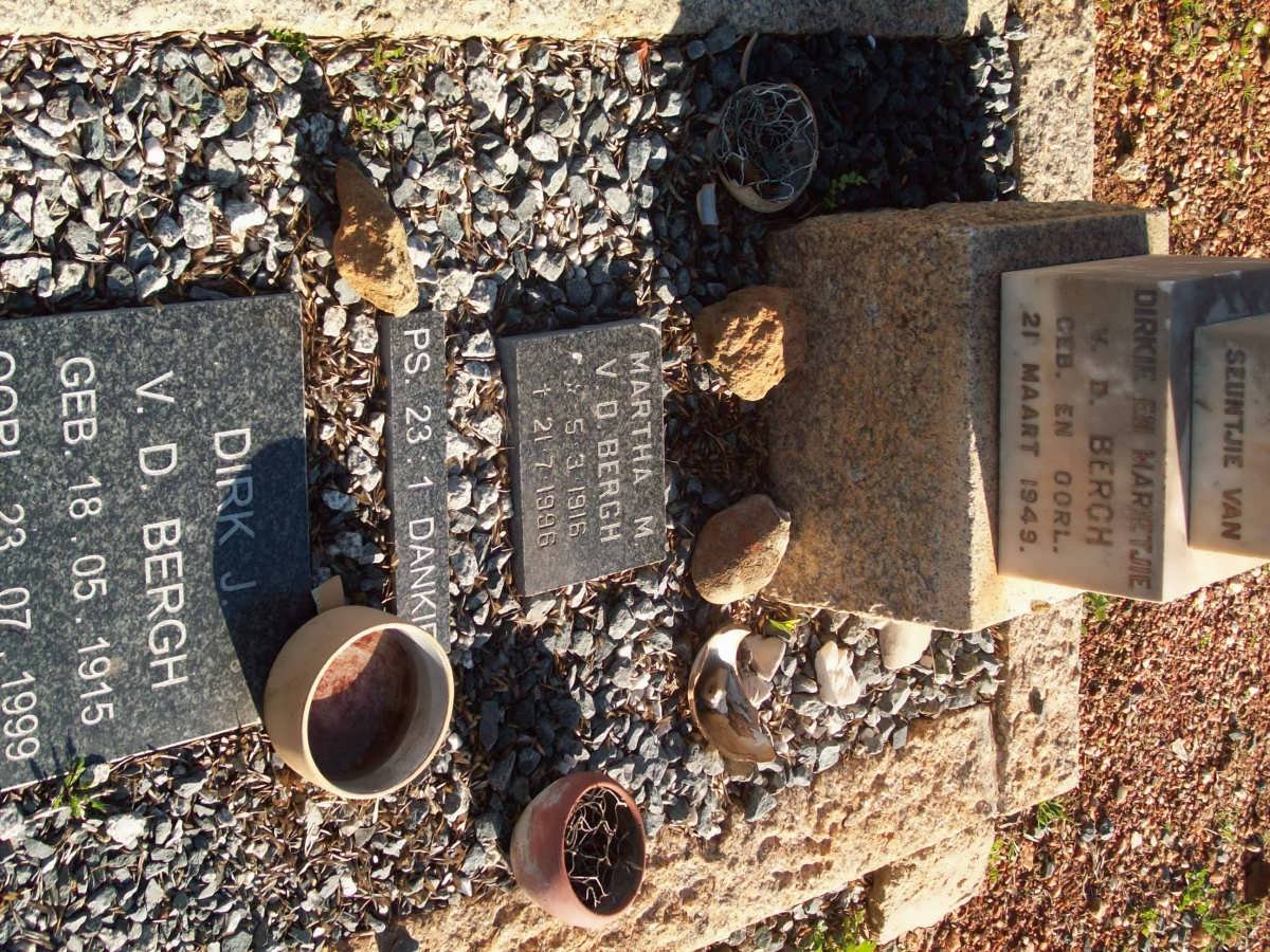 BERGH Dirk J., v.d. 1915-1999 &amp; Martha M. 1916-1996 :: V.D. BERG seuntjie 1949-1949