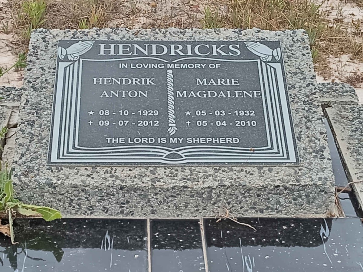 HENDRICKS Hendrik Anton 1929-2012 & Marie Magdalene 1932-2010