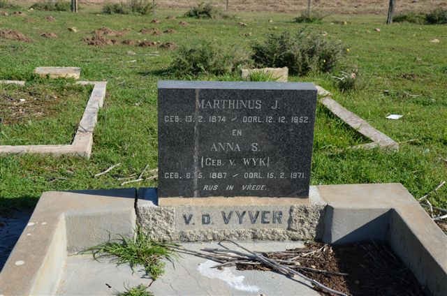 VYVER Marthinus J., v.d. 1874-1952 &amp; Anna S. V. WYK 1887-1971